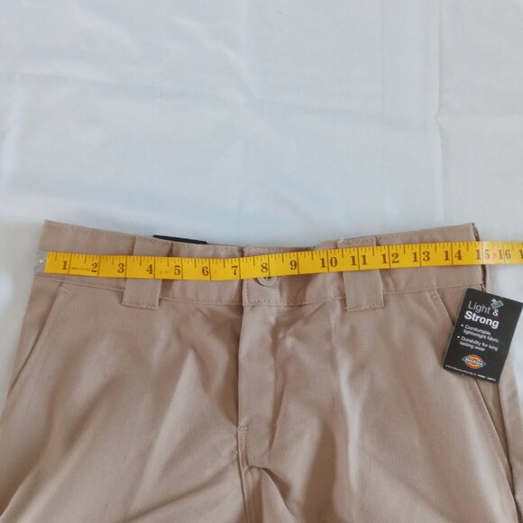 Dickies Men's 13" Inseam Flex Waist Relaxed Fit cargo beige Shorts Size 30 NWT - Picture 5 of 7